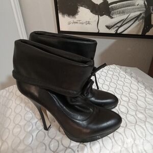 PRE-LOVED EXCELLENT CONDITION LEATHER UPPER BOOTS